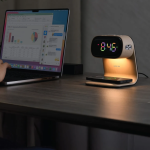 ساعت رومیزی گرین لاین با شارژر بی‌سیم ۱۵ وات مدل GNBED15WCH